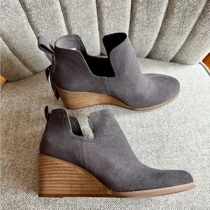 TOMS Women's Gray Suede Wedge Ankle Boots